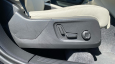 Volvo XC40 2.0 B4P Ultra Dark 5dr Auto Petrol Estate